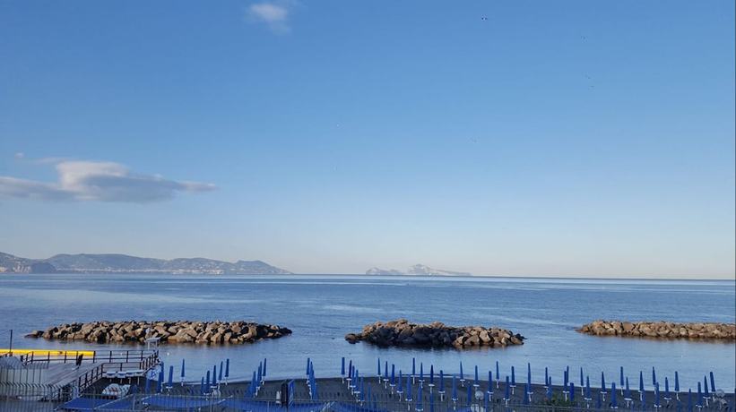 Imagen de la habitación del Hotel Holidays, Torre del Greco. Foto 17