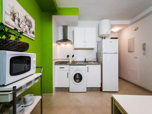 Imagen general del Hotel Holidays2malaga Juan De Mena Apartments. Foto 5