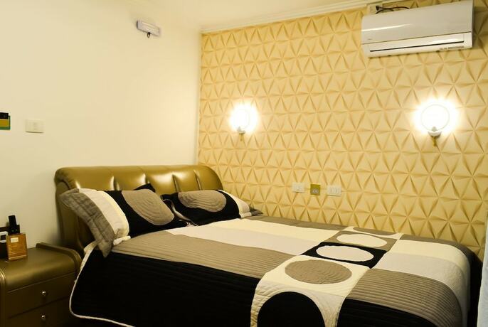 Imagen de la habitación del Hotel Holitel. Foto 19