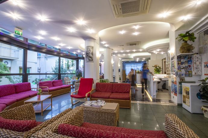 Imagen de los interiores del Hotel Holland. Foto 18