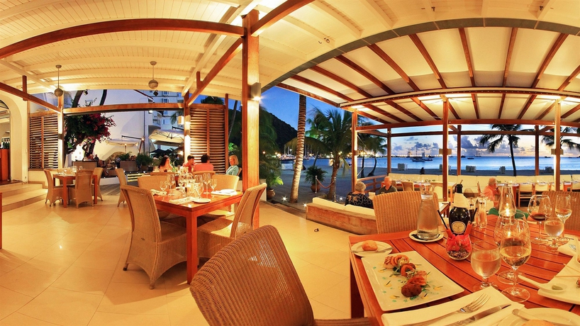 Imagen del bar/restaurante del Hotel Holland House Beach. Foto 2