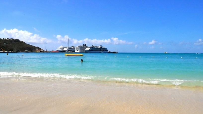 Imagen de los exteriores del Hotel Holland House Beach. Foto 12