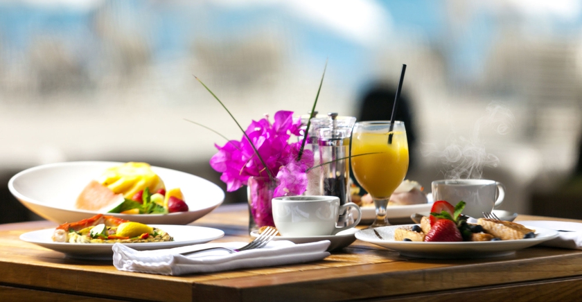 Imagen del bar/restaurante del Hotel Holland House Beach. Foto 4