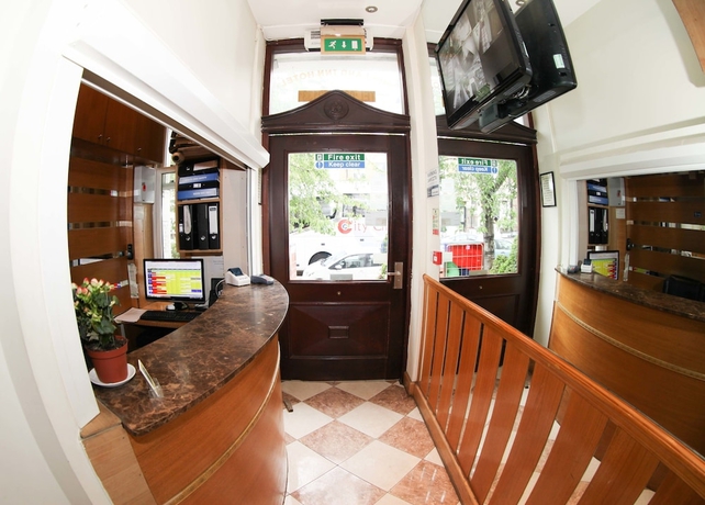 Imagen de los interiores del Hotel Holland Inn. Foto 18