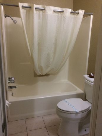 Imagen de la habitación del Hotel Holland Inn and Suites. Foto 6