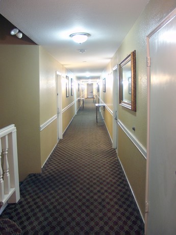Imagen de los interiores del Hotel Holland Inn and Suites. Foto 17
