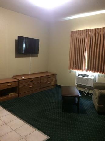 Imagen de la habitación del Hotel Holland Inn and Suites. Foto 11