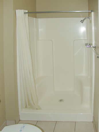 Imagen de la habitación del Hotel Holland Inn and Suites. Foto 12