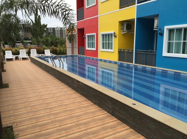 Imagen de la piscina del Hotel Holland Resort Phuket. Foto 19