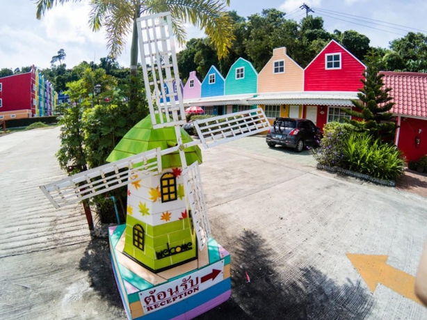 Imagen de los exteriores del Hotel Holland Resort Phuket. Foto 13