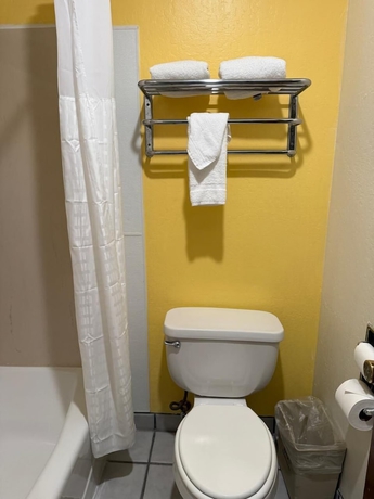 Imagen de la habitación del Hotel Hollister Inn. Foto 13