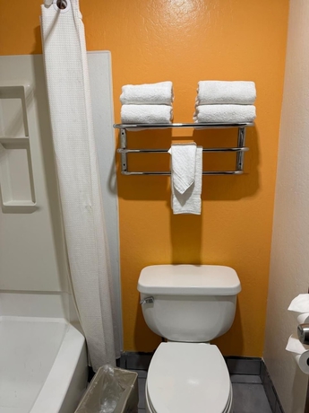 Imagen de la habitación del Hotel Hollister Inn. Foto 16