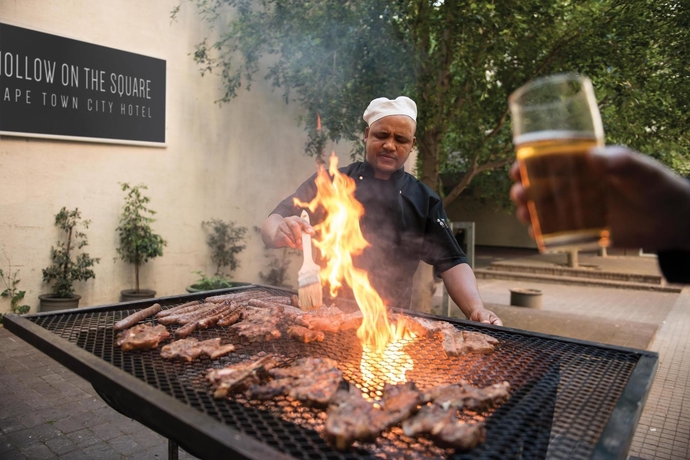 Imagen del bar/restaurante del Hotel Hollow On The Square City. Foto 5