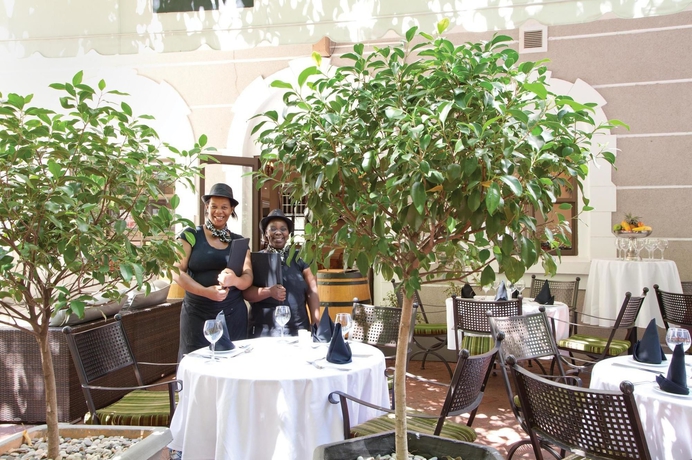 Imagen del bar/restaurante del Hotel Hollow On The Square City. Foto 6