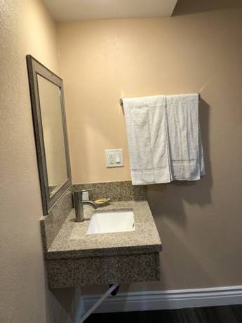 Imagen de la habitación del Hotel Holly Crest - Los Angeles, Lax Airport. Foto 2