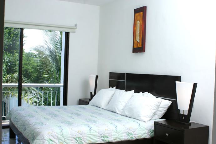 Imagen de la habitación del Hotel Holly. Foto 15