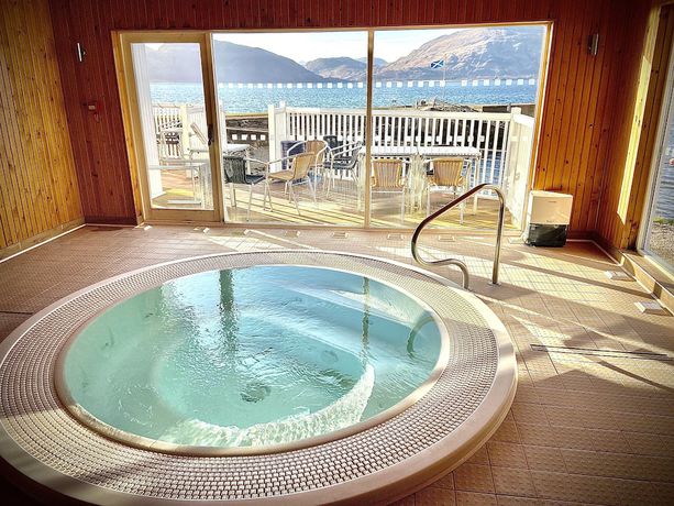Imagen de los interiores del Hotel Holly Tree, Swimming Pool and Hot Tub. Foto 7