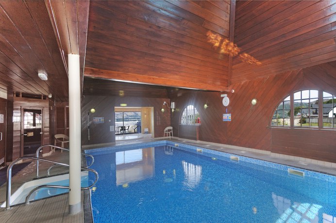 Imagen de la piscina del Hotel Holly Tree, Swimming Pool and Hot Tub. Foto 10
