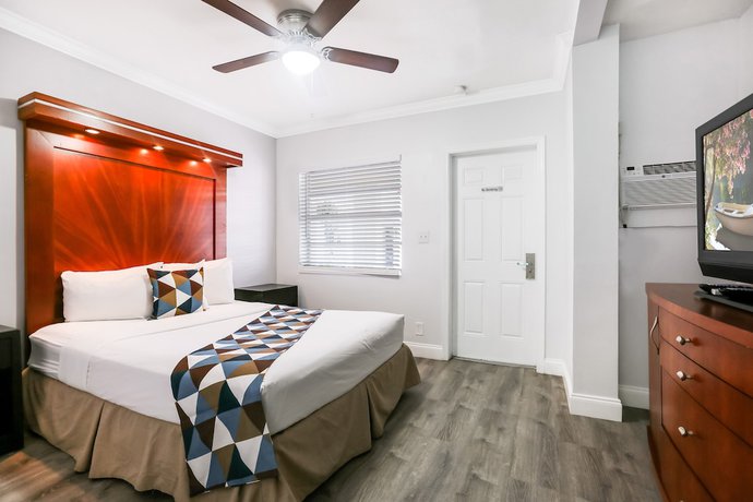 Imagen de la habitación del Hotel Hollywood Beachs. Foto 17