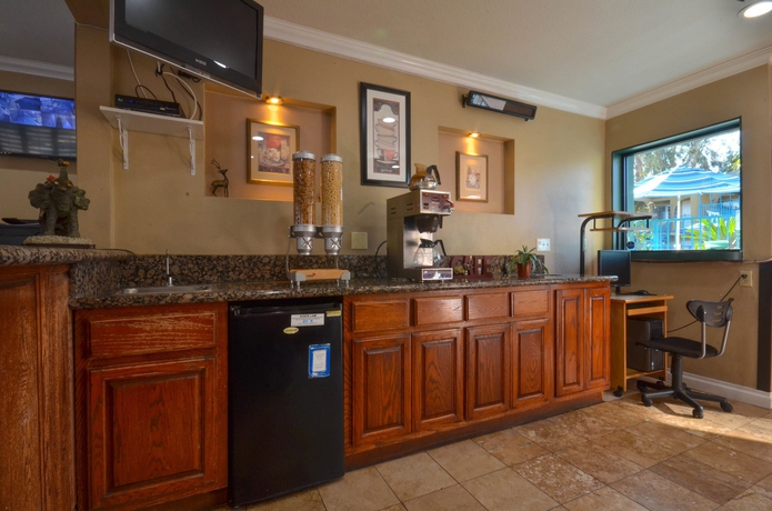 Imagen del bar/restaurante del Hotel Hollywood City Inn. Foto 3