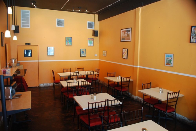 Imagen del bar/restaurante del Hotel Hollywood Downtowner. Foto 3