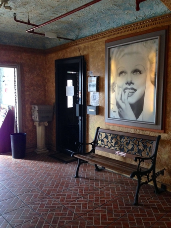 Imagen de los interiores del Hotel Hollywood Dream Suites Hotel. Foto 12