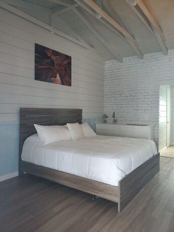 Imagen de la habitación del Hotel Hollywood Gardens Inn and Suites. Foto 12