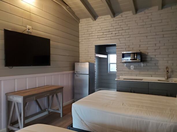 Imagen de la habitación del Hotel Hollywood Gardens Inn and Suites. Foto 16