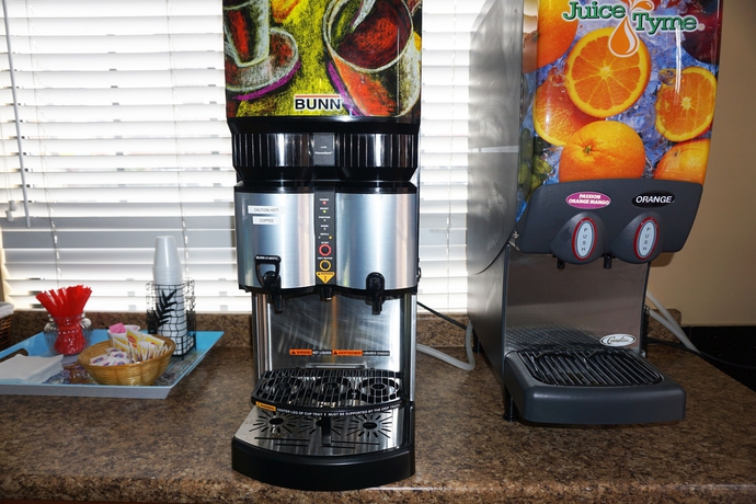 Imagen del bar/restaurante del Hotel Hollywood Inn Express North. Foto 2