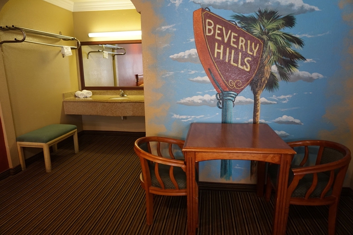 Imagen de los interiores del Hotel Hollywood Inn Express North. Foto 8