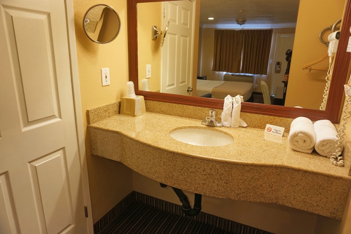 Imagen de la habitación del Hotel Hollywood Inn Express South. Foto 3