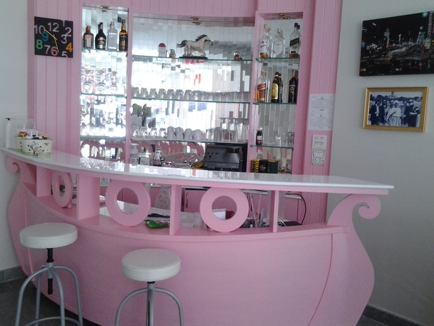 Imagen de los interiores del Hotel Hollywood Inn Love. Foto 16