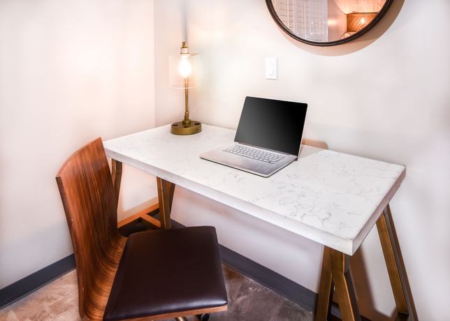 Imagen de la habitación del Hotel Hollywood Inn Suites Hotel. Foto 8