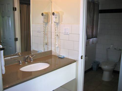 Imagen de la habitación del Hotel Hollywood La Brea Inn. Foto 16