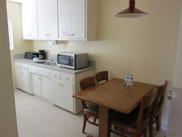 Imagen de la habitación del Hotel Hollywood Orchid Suites. Foto 3
