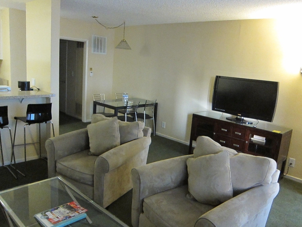 Imagen de la habitación del Hotel Hollywood Orchid Suites. Foto 4