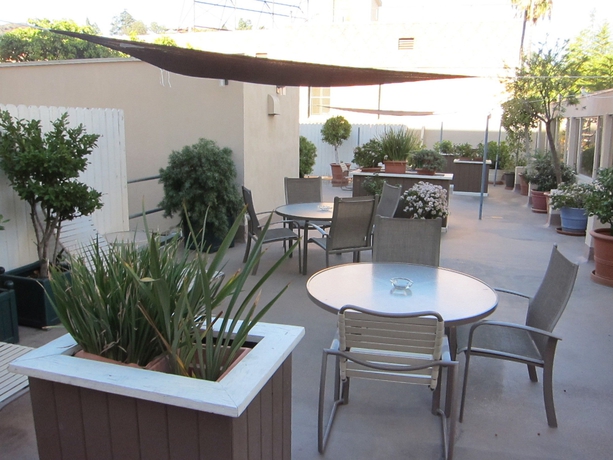 Imagen de los exteriores del Hotel Hollywood Orchid Suites. Foto 9