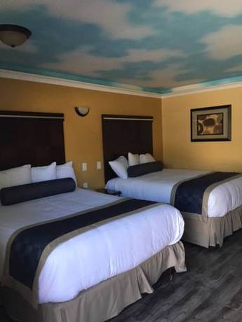 Imagen de la habitación del Hotel Hollywood Palms Inn and Suites. Foto 2