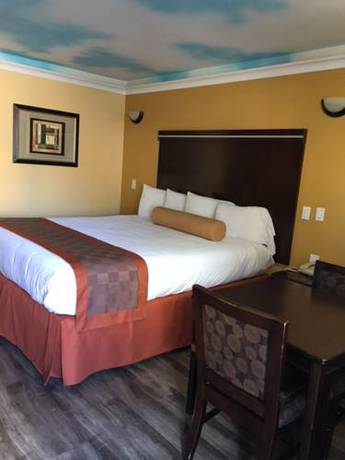 Imagen de la habitación del Hotel Hollywood Palms Inn and Suites. Foto 3