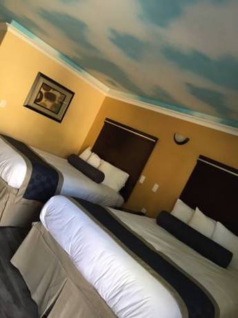 Imagen de la habitación del Hotel Hollywood Palms Inn and Suites. Foto 5