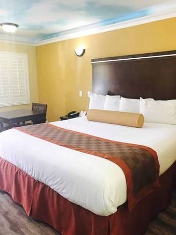 Imagen de la habitación del Hotel Hollywood Palms Inn and Suites. Foto 8