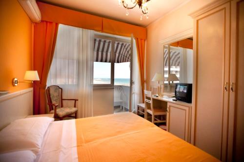Imagen de la habitación del Hotel Hollywood, Senigallia. Foto 7