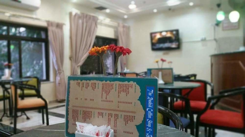Imagen del bar/restaurante del Hotel Holy Land. Foto 4