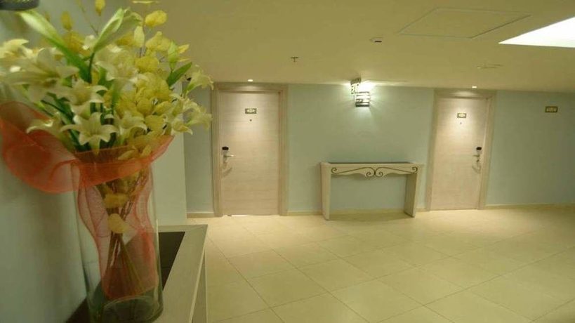 Imagen de los interiores del Hotel Holy Land. Foto 15