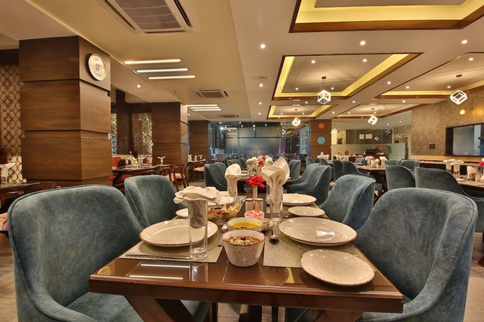 Imagen del bar/restaurante del Hotel Holy Vivasa. Foto 4