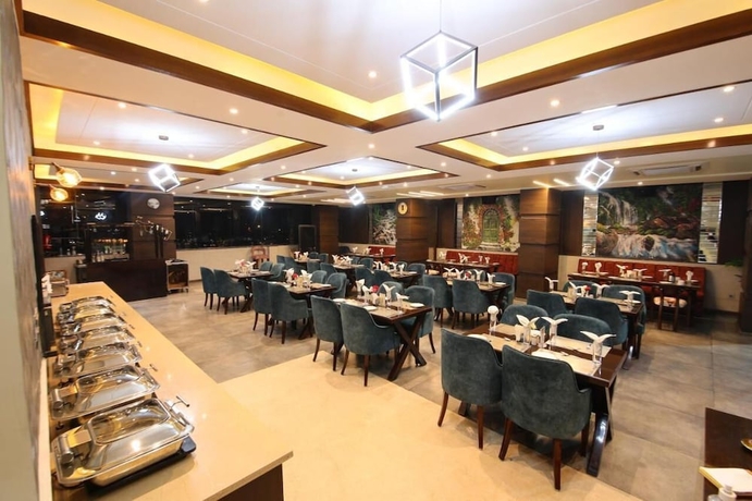 Imagen del bar/restaurante del Hotel Holy Vivasa. Foto 5
