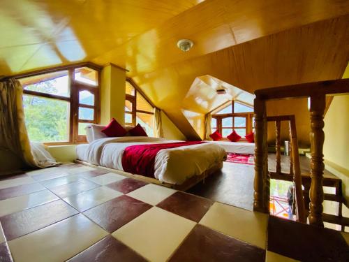 Imagen general del Hotel Holywood Riverview Resort, Manali - Scenic River & Mountain View. Foto 2