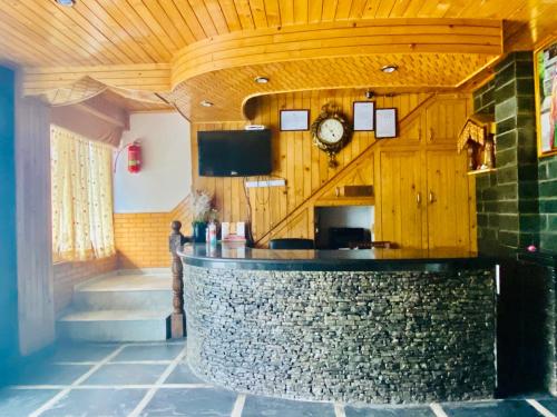 Imagen general del Hotel Holywood Riverview Resort, Manali - Scenic River & Mountain View. Foto 4