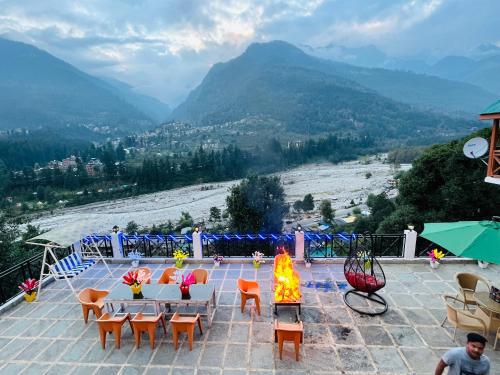 Imagen general del Hotel Holywood Riverview Resort, Manali - Scenic River & Mountain View. Foto 14