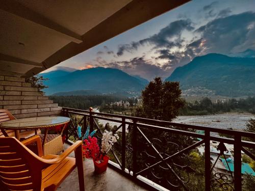 Imagen general del Hotel Holywood Riverview Resort, Manali - Scenic River & Mountain View. Foto 15